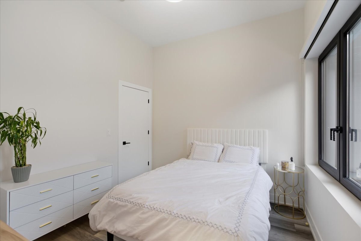 Building Photo - 2317 N Clark St