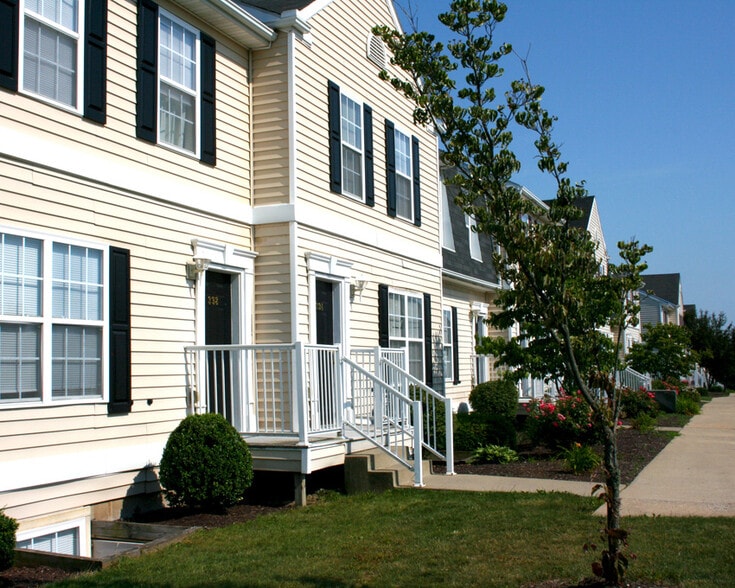 Building Photo - State College Collective on Oakwood