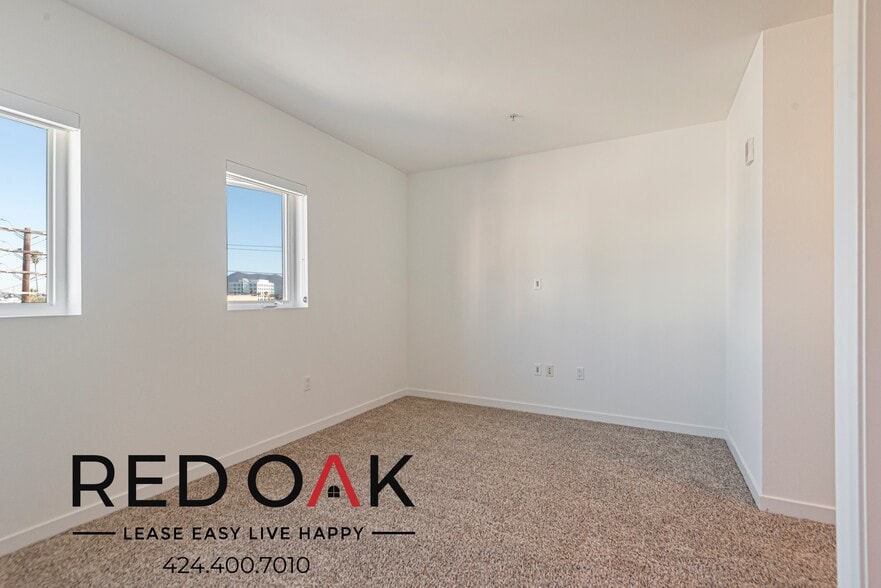 Building Photo - 11405 Chandler Blvd