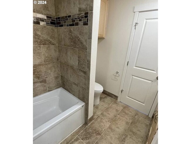 Building Photo - Bright and Airy Home with Stainless Steel Kitchen, Vaulted Ceilings & Washer + Dryer
