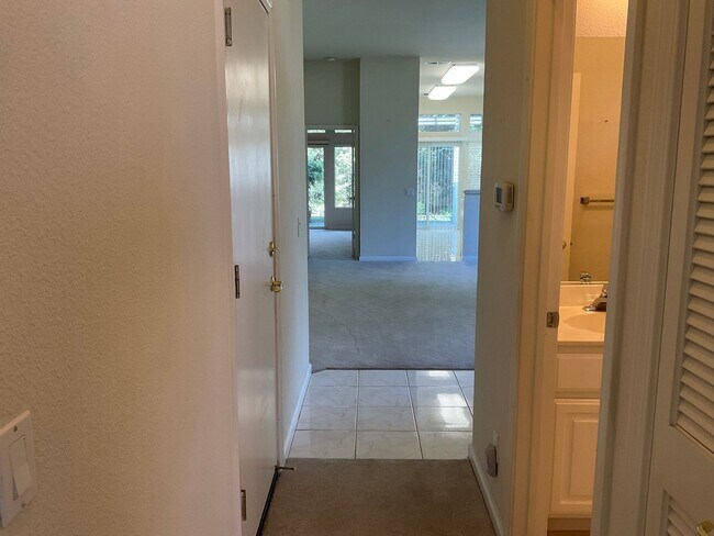 Building Photo - Gorgeous Summerset Duet in Gated 55+ Community