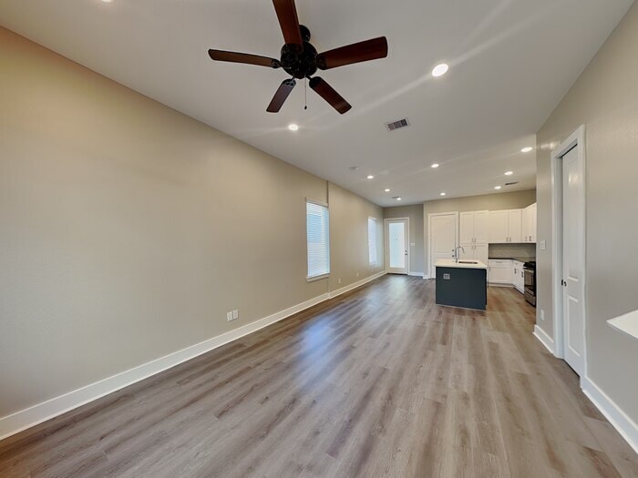 Building Photo - 223 Oriole St