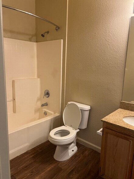 Building Photo - 10550 W Alexander Rd