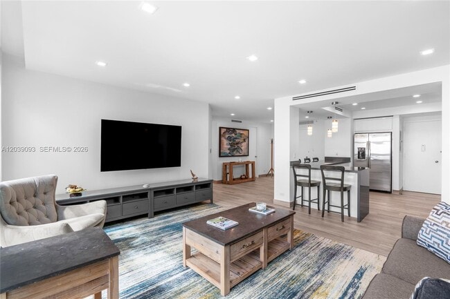 Building Photo - 5055 Collins Ave