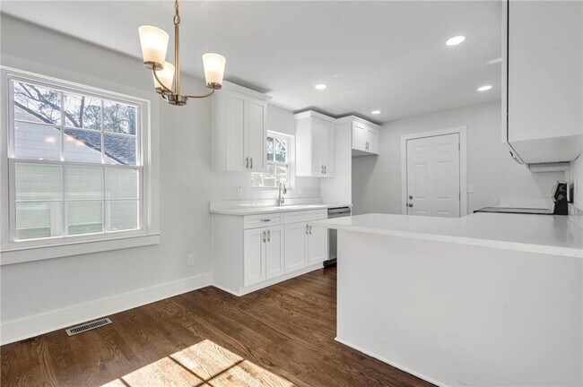 Building Photo - 1271 Lorenzo Dr SW