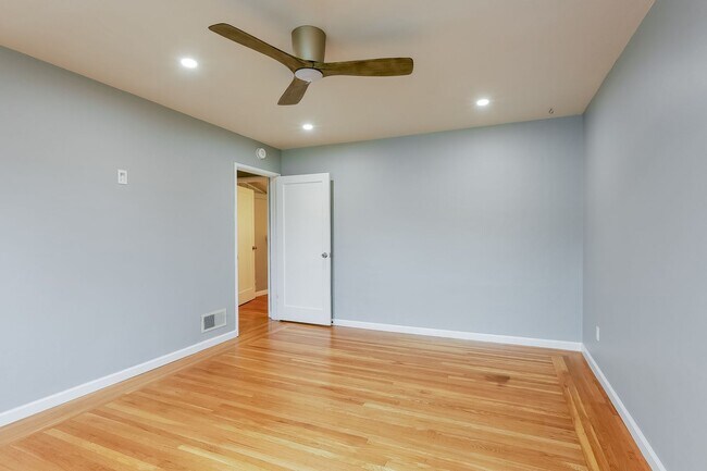 Building Photo - Beautiful 3 Bedroom Home In Millsmont!