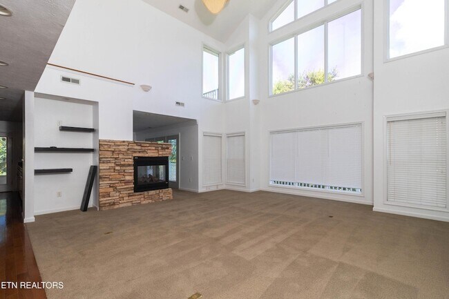 Building Photo - 2084 Allenridge Dr