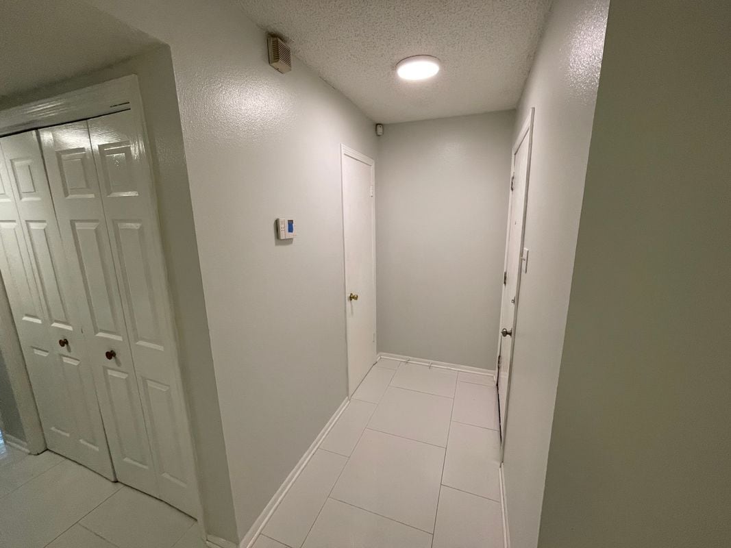 Building Photo - 390 Guzzardo Ln