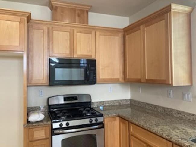 Building Photo - Single Level 3 Bedroom 2 Bath House in West Santa Rosa