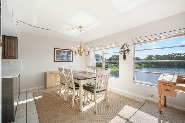 Building Photo - Fully Furnished 2BR/2BA Condo in Premier 5...