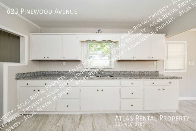 Building Photo - 623 Pinewood Ave