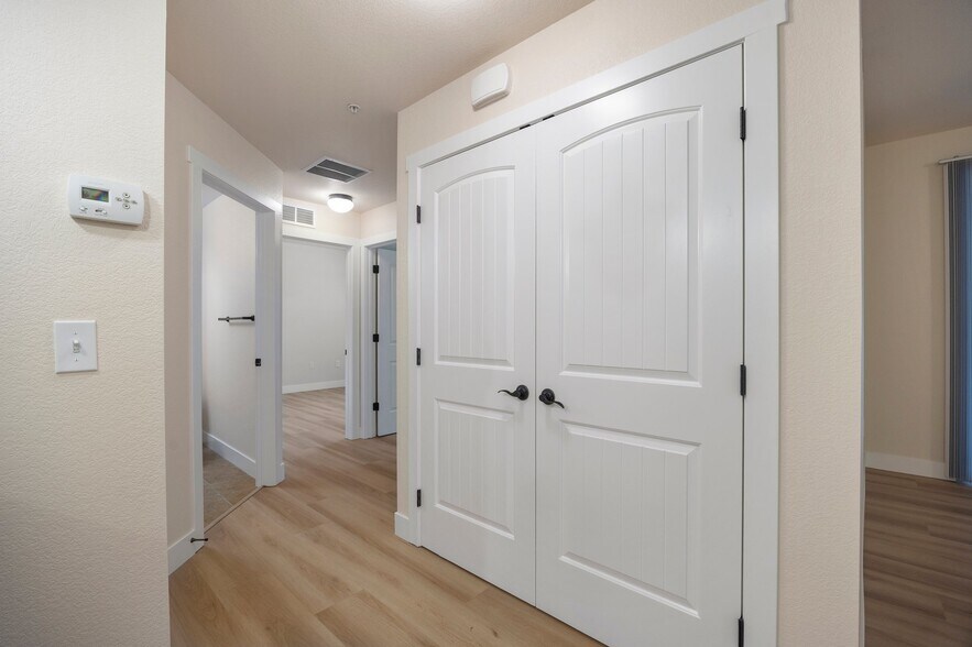 Building Photo - 2445 Windrow Dr
