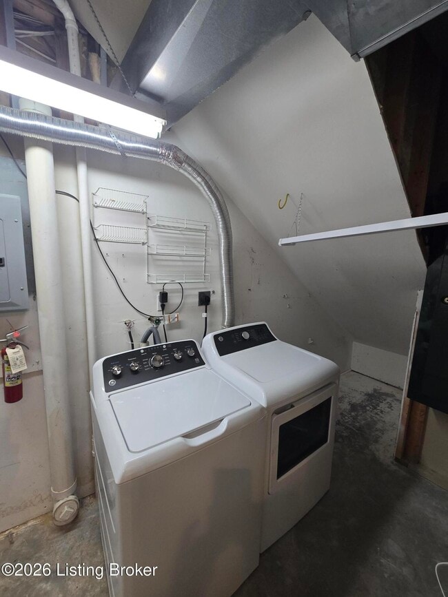 Building Photo - 2405 Blankenbaker Rd