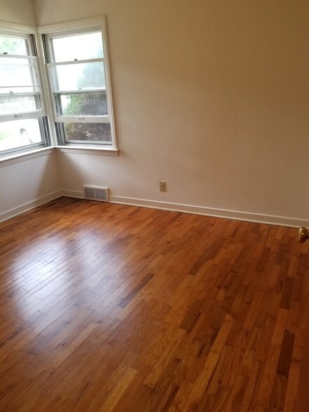 Building Photo - 128 Whitehills Dr