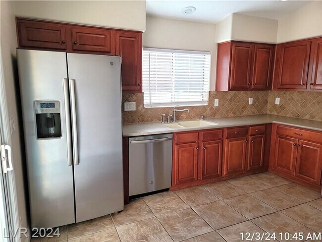 Building Photo - SILVERADO RANCH SINGLE STORY PATIO HOME IN...