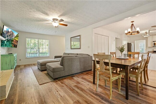 Building Photo - 3003 Maple Ln