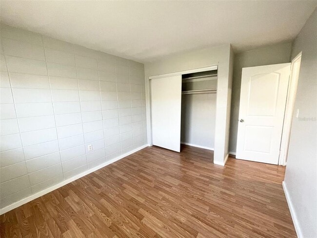 Building Photo - 1343 W Point Dr