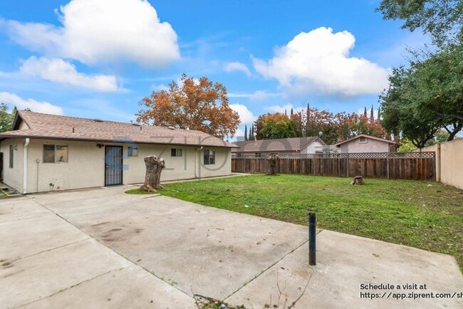 Building Photo - 909 N Estates Dr