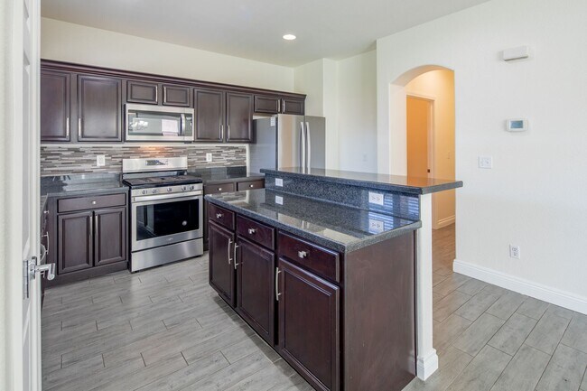 Building Photo - A MUST SEE 3BD/2.5BA SINGLE FAMILY HOME!