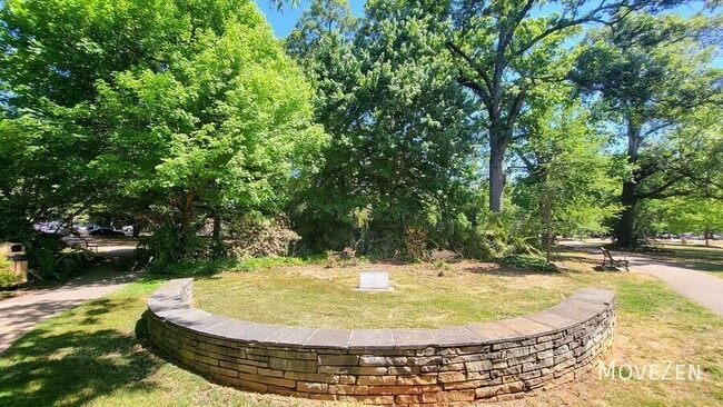 Building Photo - 1221 Westview Ln