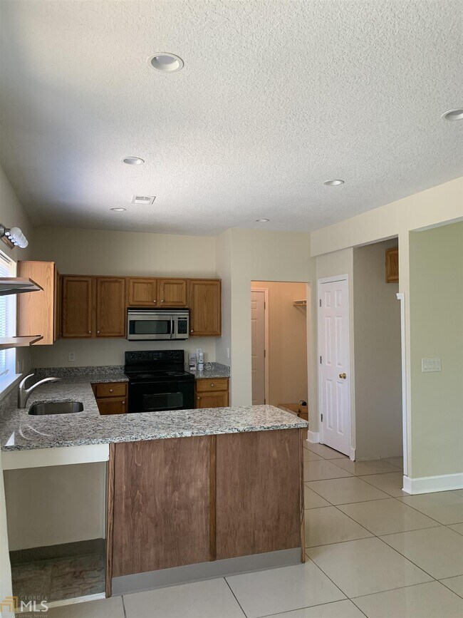Building Photo - 5640 Raintree Trce