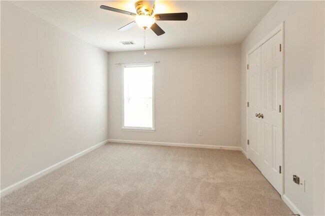Building Photo - 485 Friars Head Dr NE