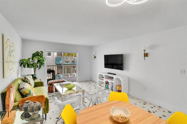 Building Photo - 3527 NE 168th St