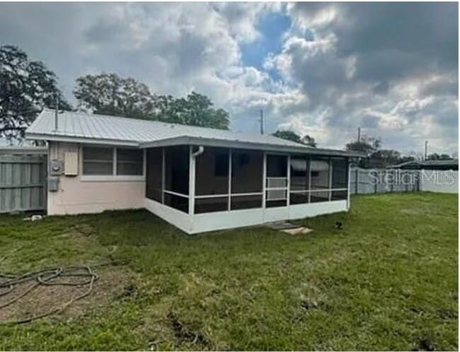 Building Photo - 1305 Carr Dr