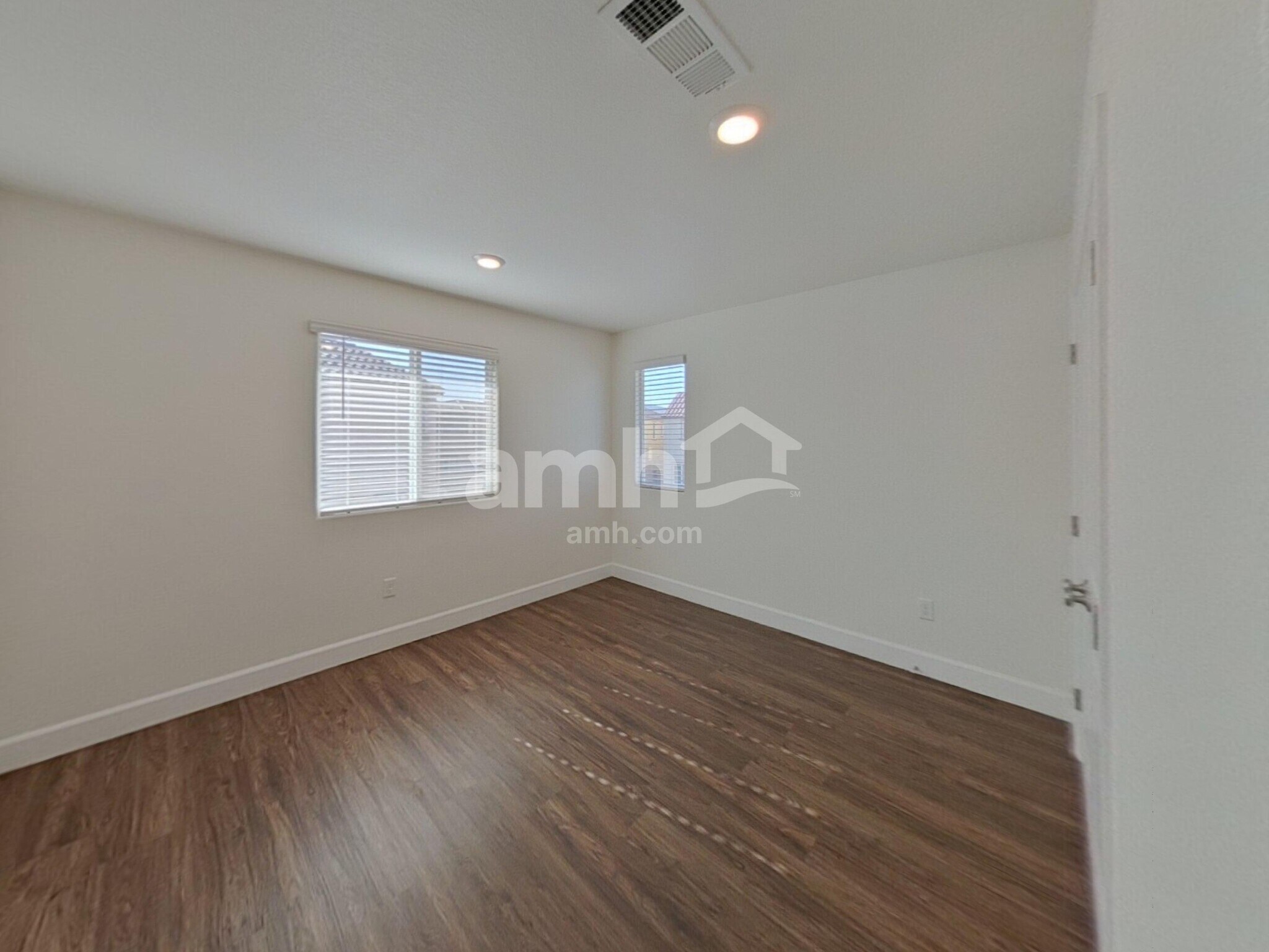 Building Photo - 696 N Water St