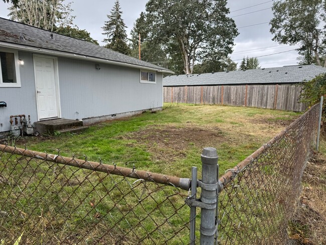 Building Photo - Charming 2-Bedroom Lakewood Duplex with Carport
