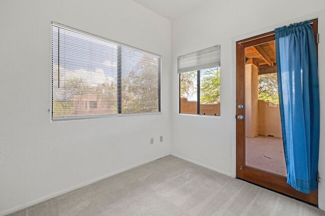Building Photo - Beautiful Santa Fe Home on Large Corner Lot!