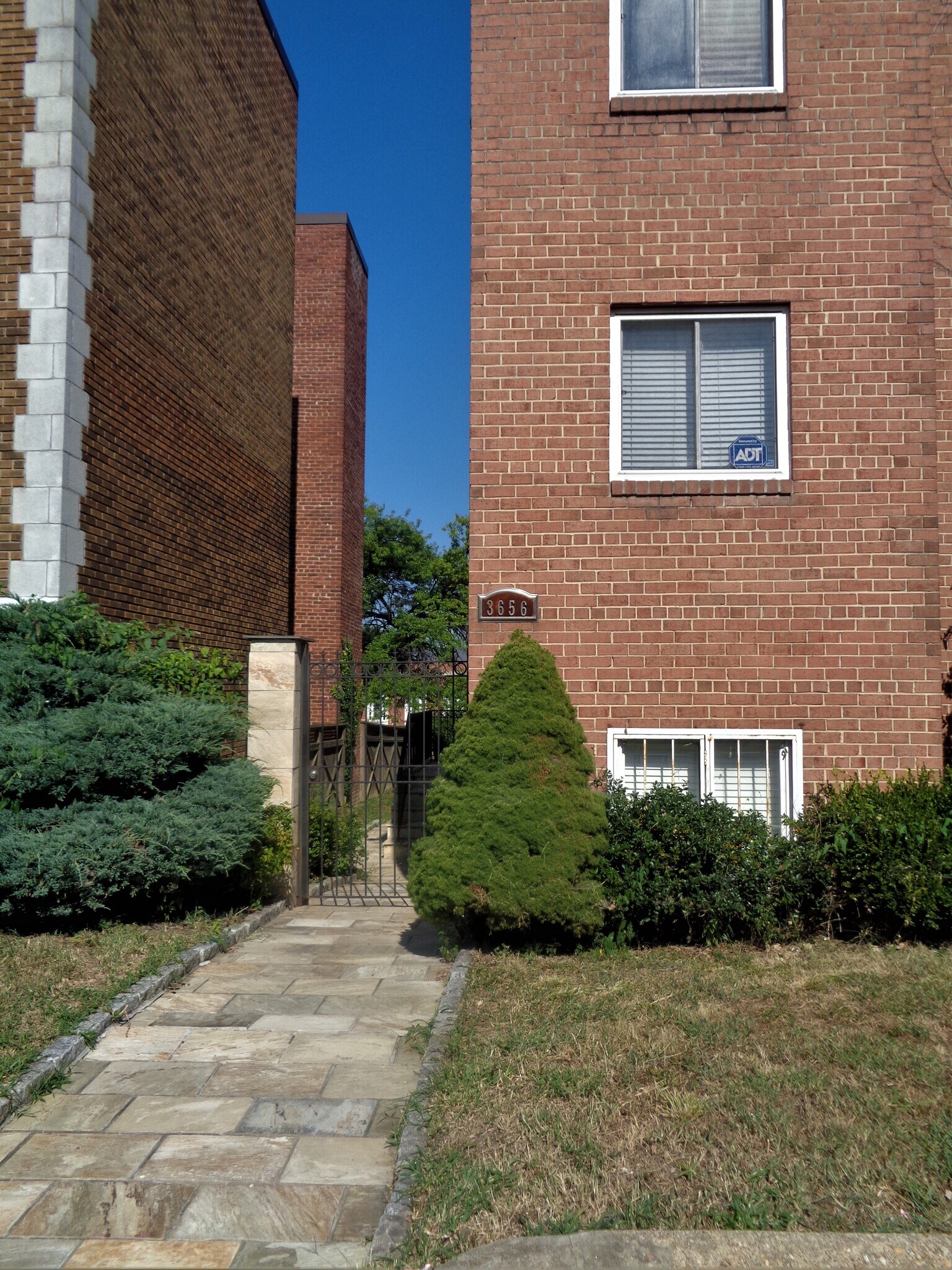 Building Photo - 3656 New Hampshire Ave NW