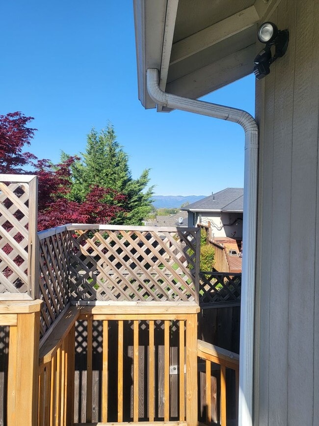 Building Photo - 3 bed 2 bathHome for Rent in Grants Pass