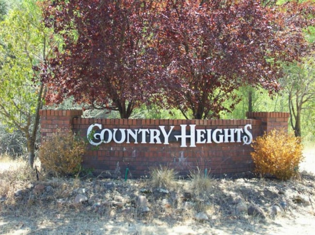 Building Photo - Home in Country Heights Subdivision Area w...