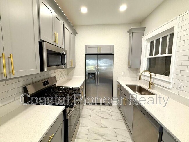 Building Photo - 4015 N Seminole Ave