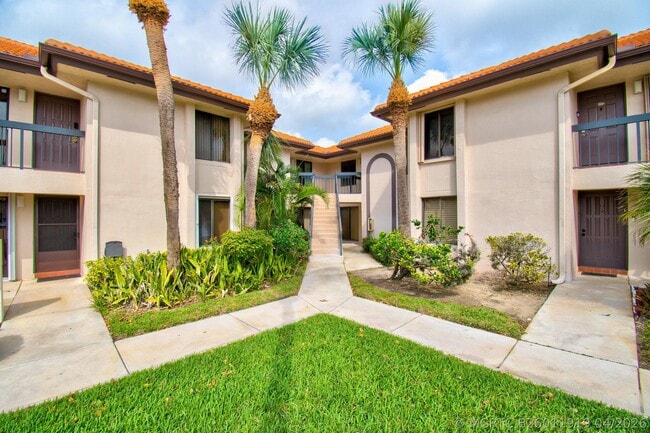 Building Photo - 351 Club Cir