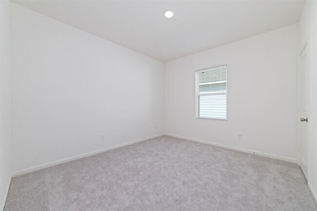 Building Photo - 31030 Gayle Prairie Oaks St