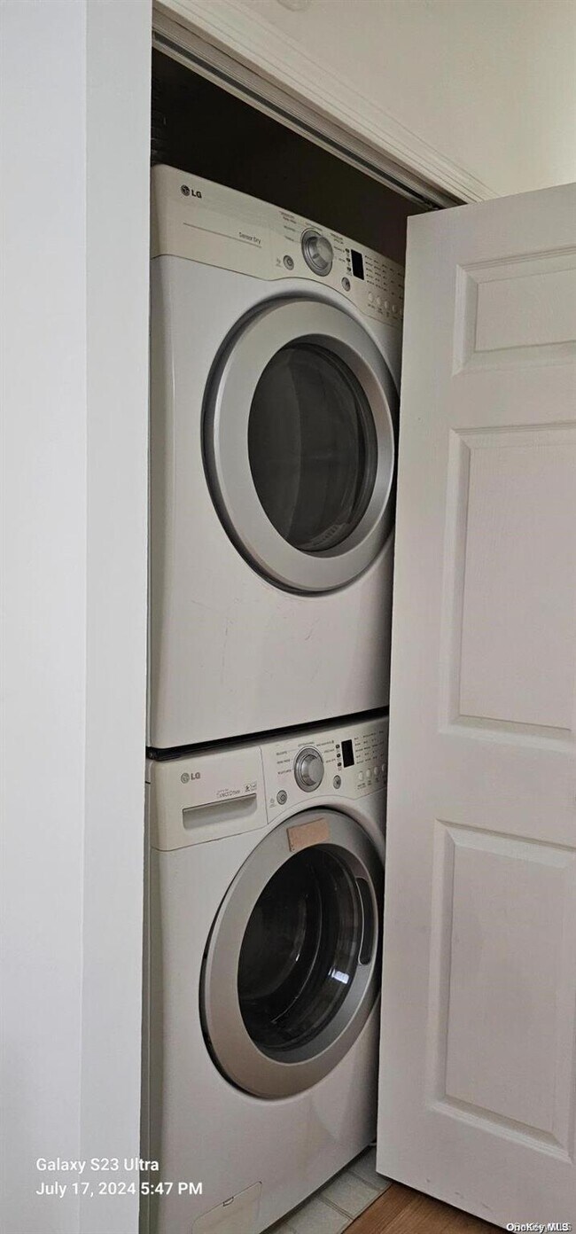 Building Photo - 82-74 Country Pointe Cir