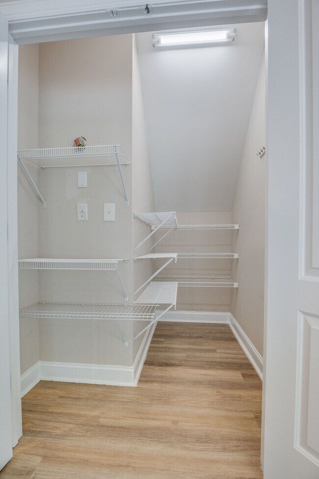 Building Photo - 107 McKinnon Pl