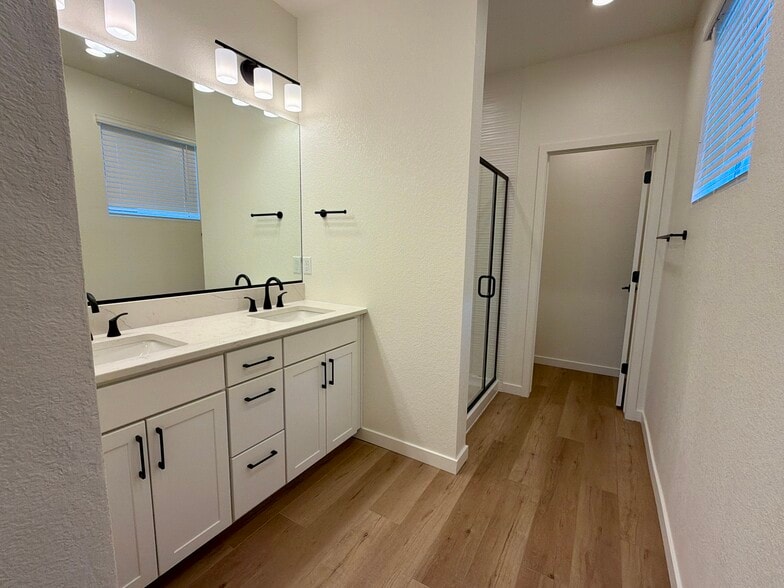 Building Photo - 7174 Clove Hitch Hts