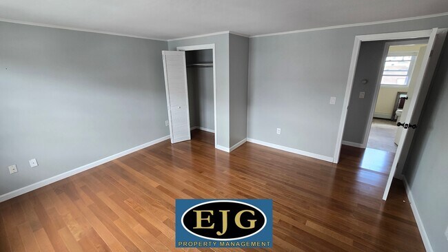 Building Photo - 158 Beech St