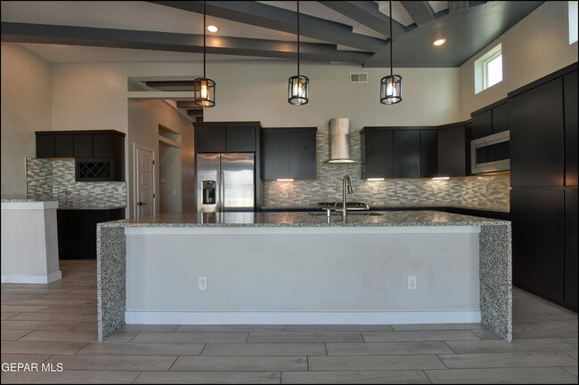 Building Photo - 12333 Desert Wolf Ave