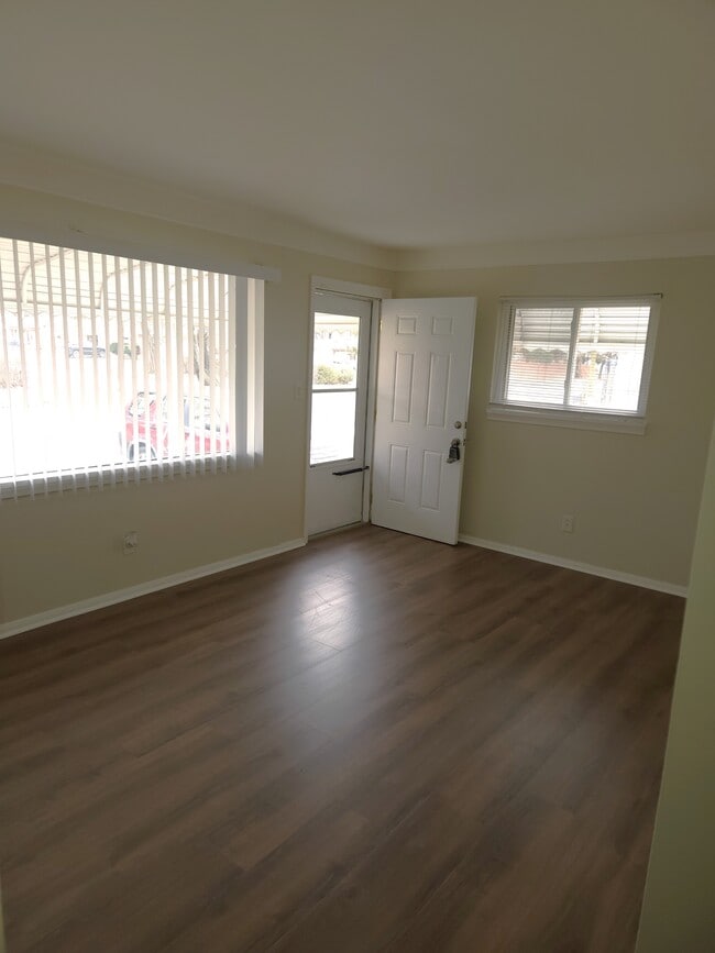 Building Photo - 17637 Prospect St