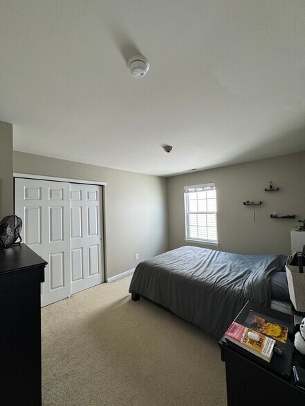 3rd bedroom - 537 Prizer Ct