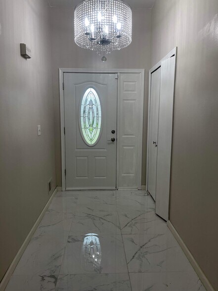 Building Photo - 43905 Rivergate Dr