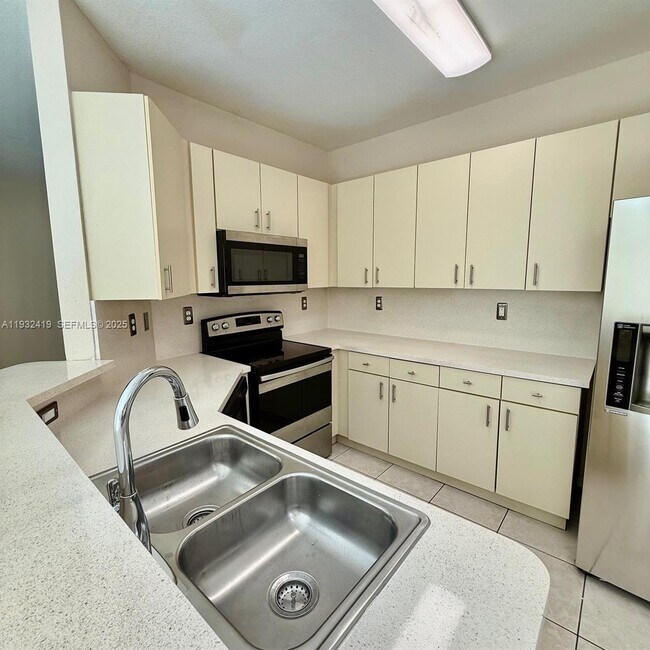 Building Photo - 16660 SW 83rd Ln