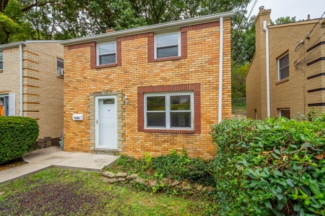 Primary Photo - AVAILABLE OCT 1ST!! GORGEOUS 2 BEDROOM HOU...