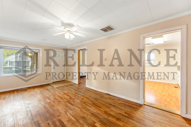 Building Photo - 612 N Custer St