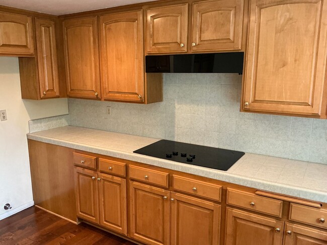 Building Photo - Charming 4 Bedroom 2 Bath 2 Story Home in ...