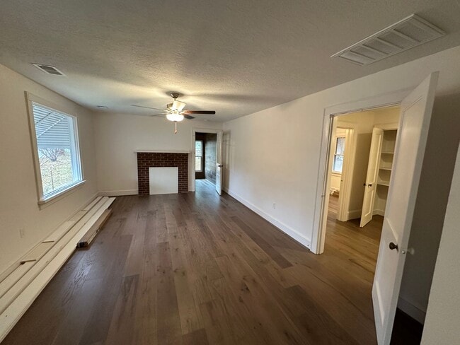 Building Photo - 3 Bedroom Newly Renovated Home in Central SC